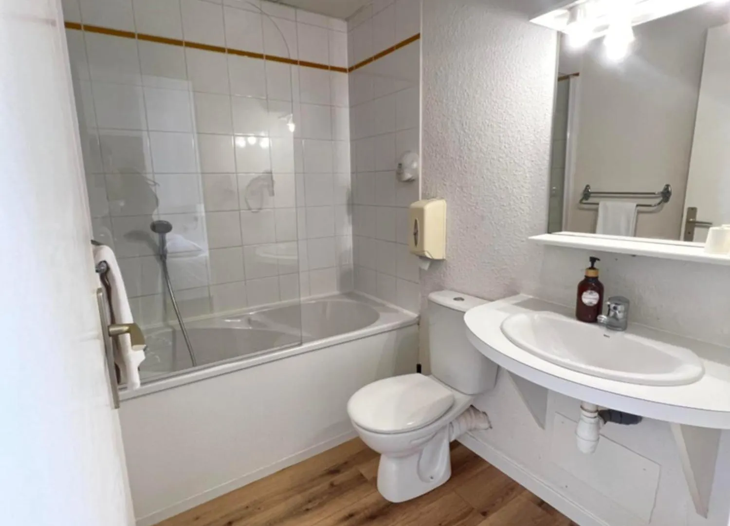 Couett'Hotel Brest Port De Plaisance, Les Pieds Dans L'Eau 3*,  France