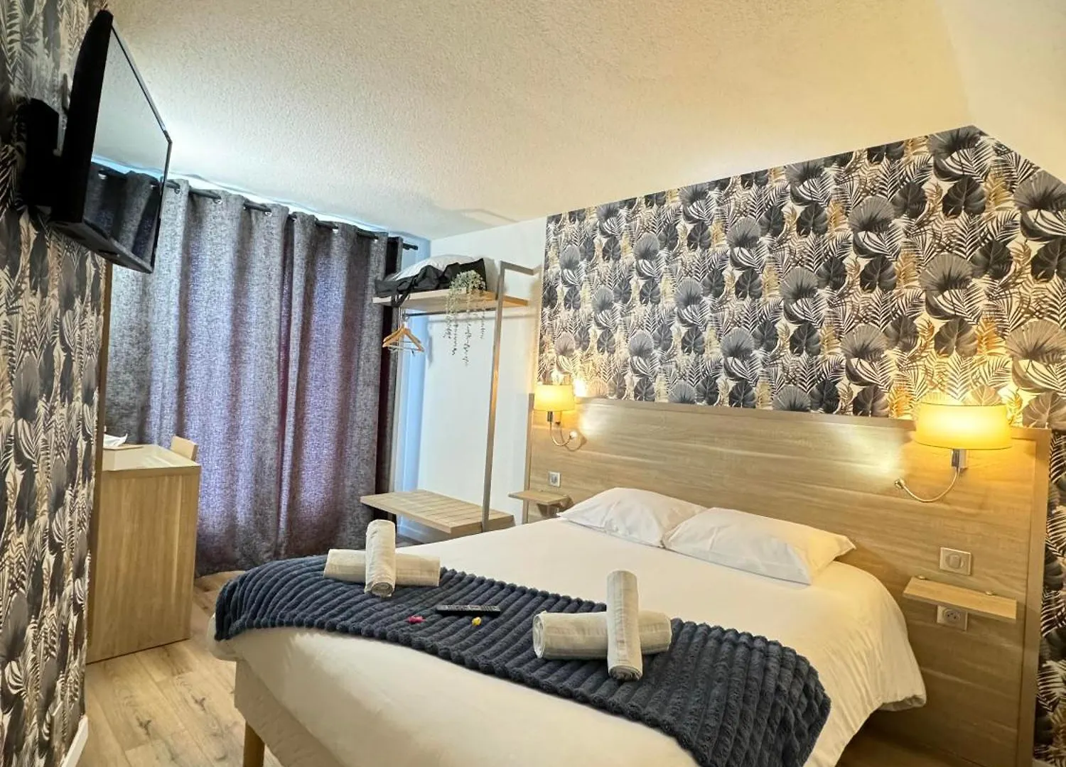 Couett'Hotel Brest Port De Plaisance, Les Pieds Dans L'Eau 3*,  France