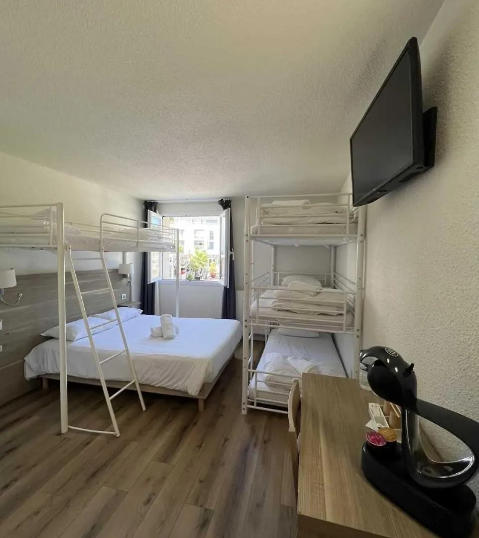 Couett'Hotel Brest Port De Plaisance, Les Pieds Dans L'Eau 3*,