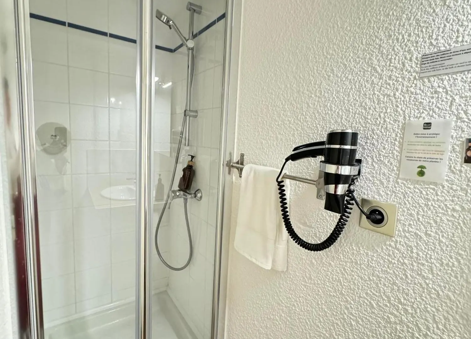 *** Hotell Couett'Hotel Brest Port De Plaisance, Les Pieds Dans L'Eau Frankrike